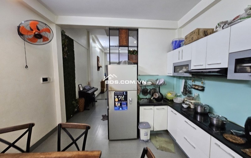 Hẻm 5m Thông, gần Mặt Tiền Cách Mạng Tháng 8 Phường 5 Tân Bình, 64m2, 3 Tầng 4PN Chỉ 12 tỷ .